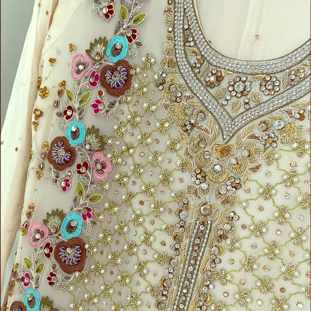 Pakistani shalwar kameez